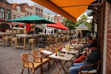 Foto Platte Stenenbrug in Alkmaar, Zien, Borrelen, Buurt, plein, park