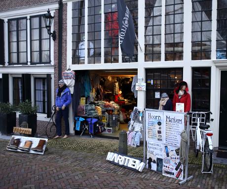 grot tyfoon Socialisme Mode in Hoorn Hoorn Maritiem kledingzaak truien jacks