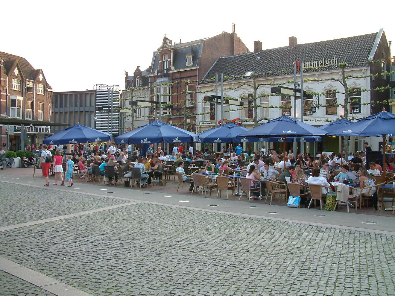 Foto Heuvel in Tilburg, Zien, Bezienswaardigheden, Buurt, plein, park - #1