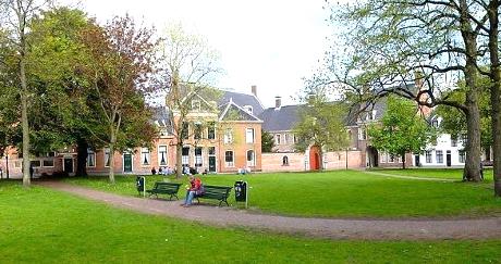 Foto Martinikerkhof in Groningen, Zien, Buurt, plein, park