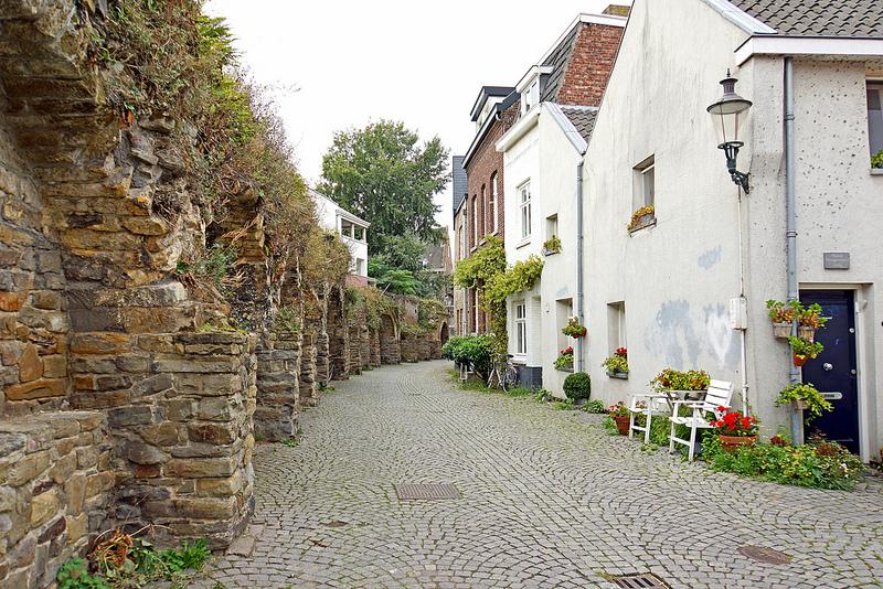 Foto Lang Grachtje en Klein Grachtje in Maastricht, Zien, Bezienswaardigheden - #1