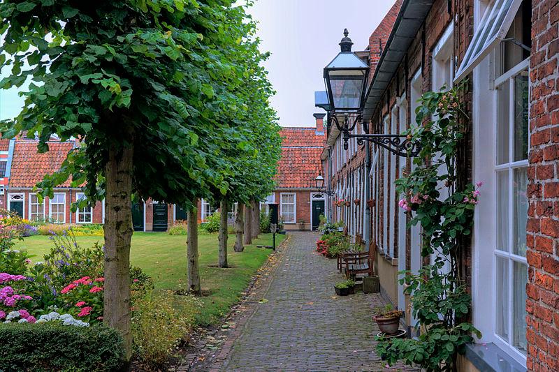 Foto Hofje Sint Anthony Gasthuis in Groningen, Zien, Buurt, plein, park - #1