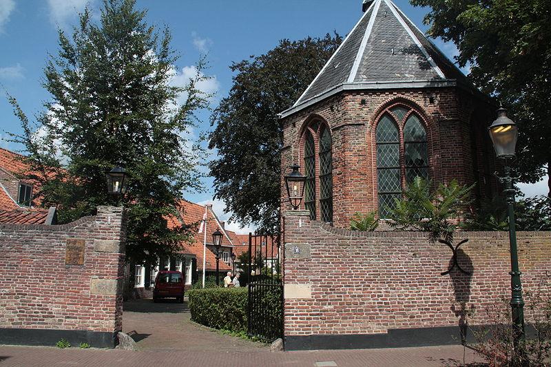 Foto Hofje Armen de Poth in Amersfoort, Zien, Bezienswaardigheden, Buurt, plein, park - #1