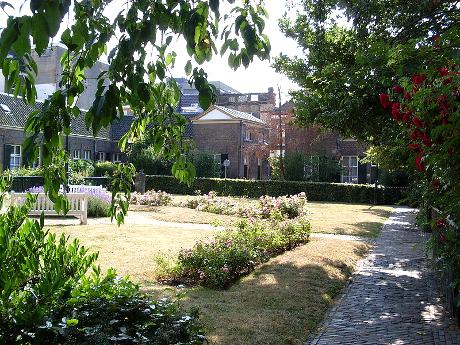 Foto Luthers Hofje in Arnhem, Zien, Buurt, plein, park