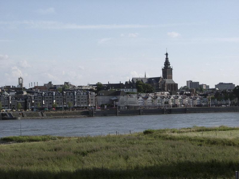 Foto Waalkade in Nijmegen, Zien, Buurt, plein, park - #1