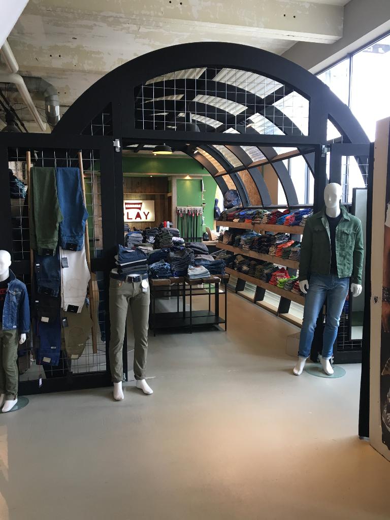 Foto Jogg-jeans in Eindhoven, Winkelen, Gezellig shoppen - #2