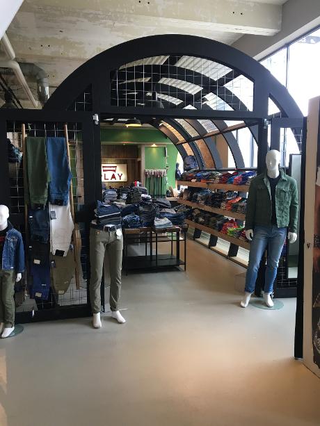 Foto Outfit-S in Eindhoven, Winkelen, Gezellig shoppen