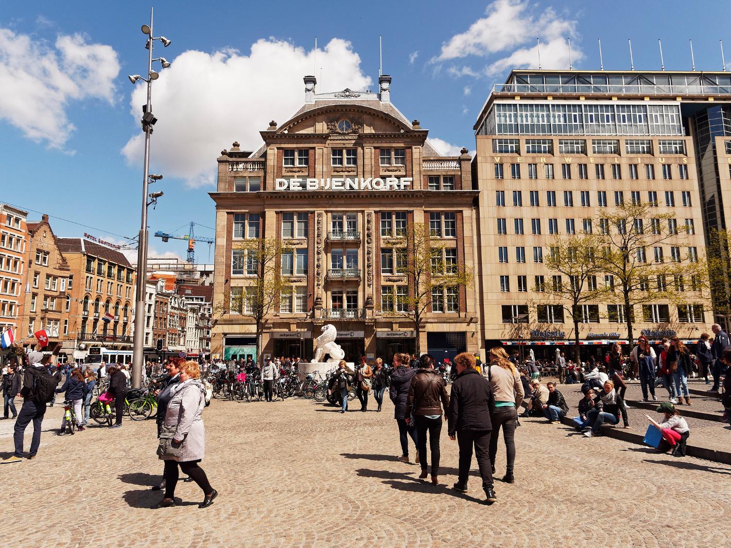 Naar de waarheid onszelf genade Mode, Wonen Amsterdam De Bijenkorf warenhuis wonen mode lunch