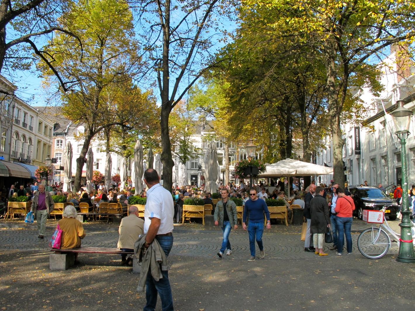 Foto Lieve Vrouwekerkhof in Amersfoort, Zien, Bezienswaardigheden, Buurt, plein, park - #1