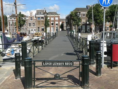 Foto Lange IJzeren brug in Dordrecht, Zien, Buurt, plein, park