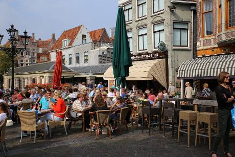 Foto Platte Stenenbrug in Alkmaar, Zien, Borrelen, Buurt, plein, park