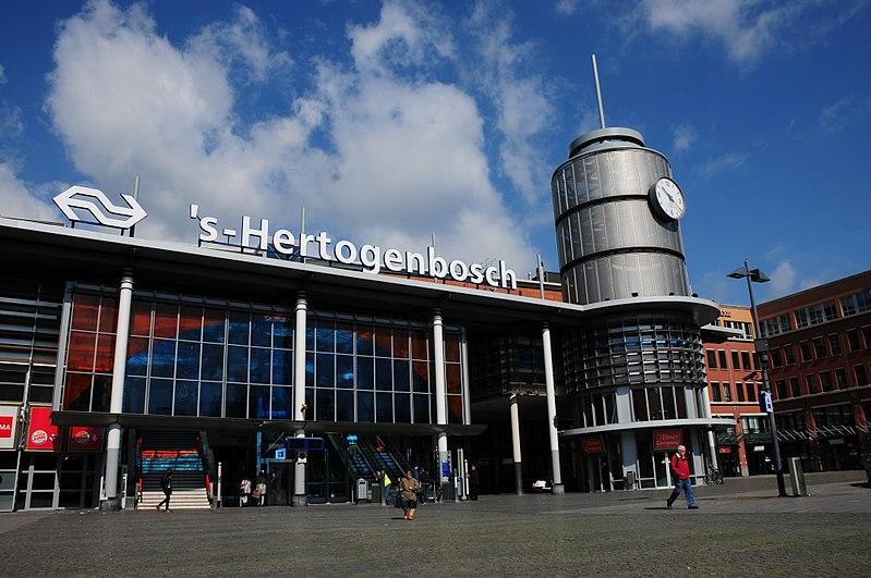 Foto NS Station Den Bosch in Den Bosch, Info, Openbaar vervoer - #1