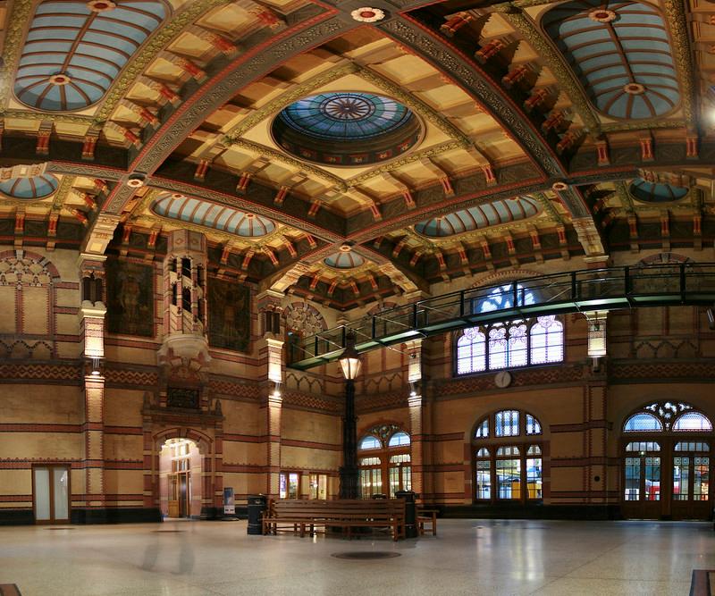 Foto Stationsgebouw in Groningen, Zien, Bezienswaardigheden - #1